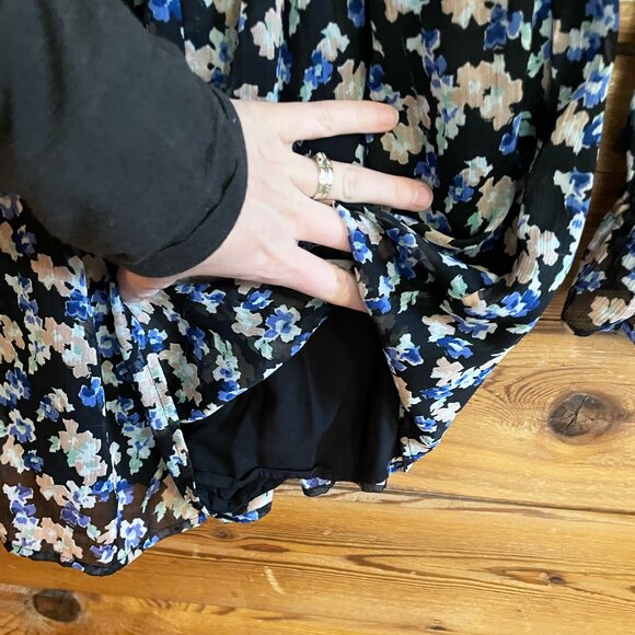 Abercrombie & Fitch Smocked Floral Chiffon Puff Sleeve Romper Size Small - Picture 4 of 5